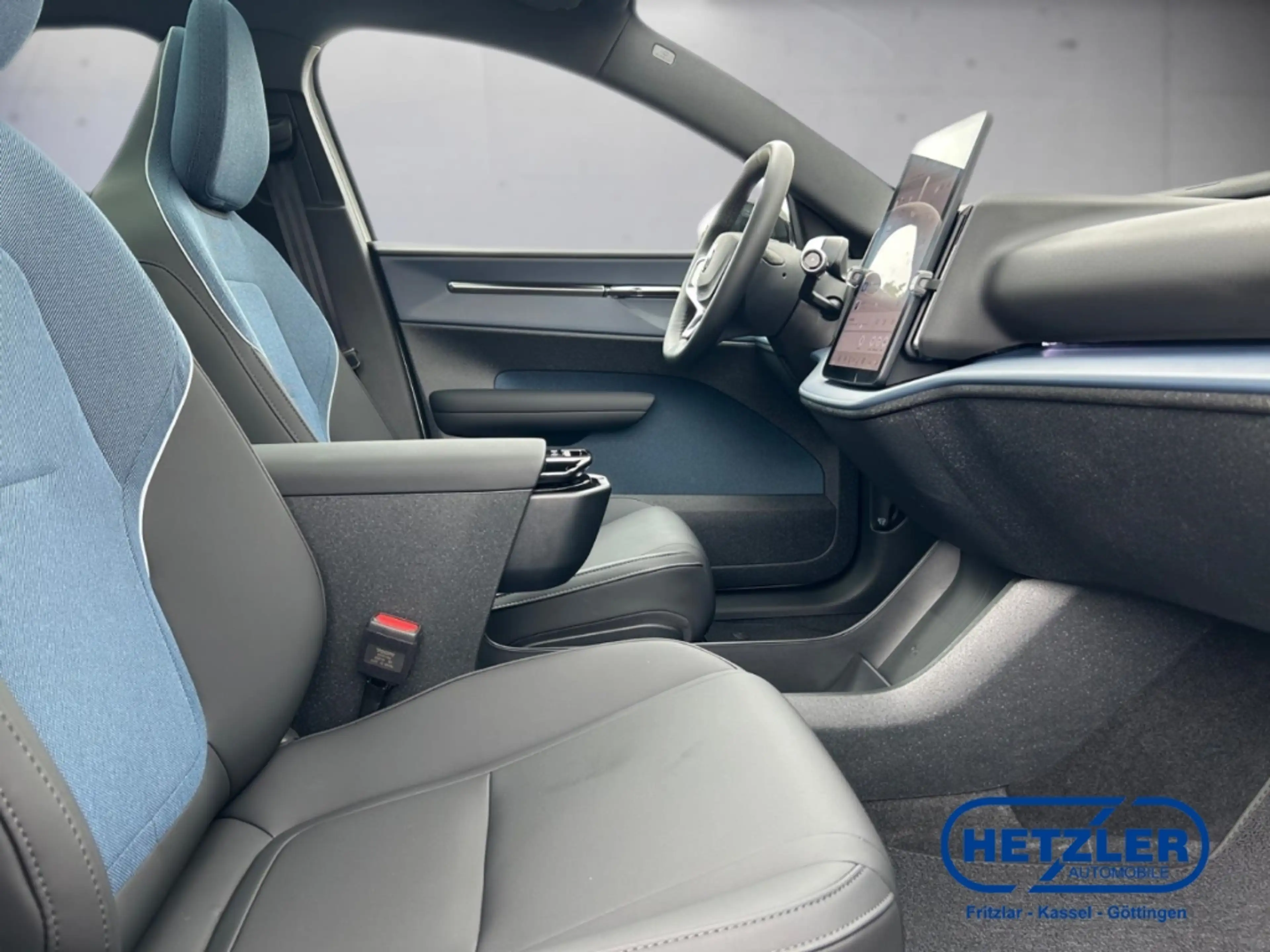 Volvo EX30 Ultra 2WD Extended Range, Electric Panorama AHK  M — photo 14