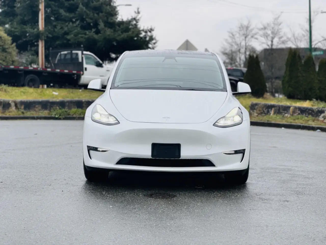 Tesla Model Y photo Tesla Model Y
