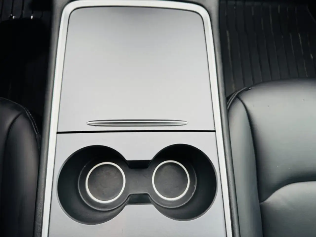 Tesla Model Y photo Tesla Model Y