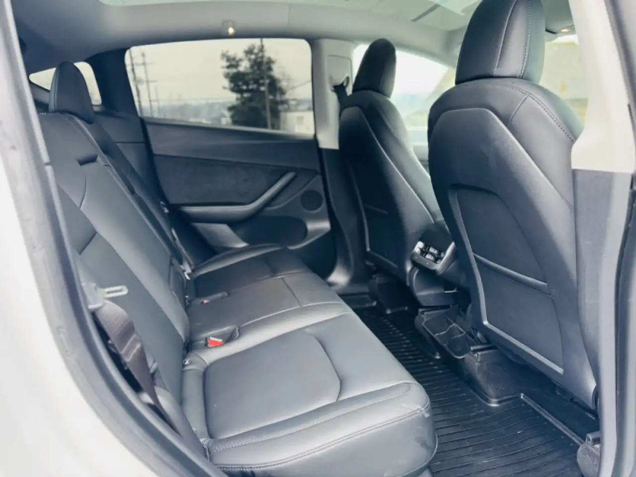 Tesla Model Y photo Tesla Model Y