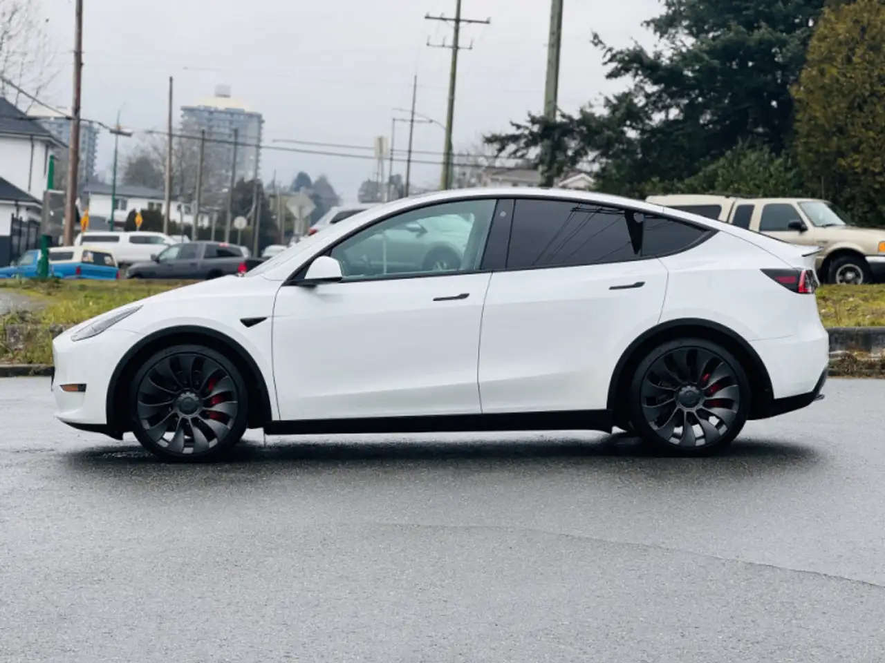 Tesla Model Y photo Tesla Model Y