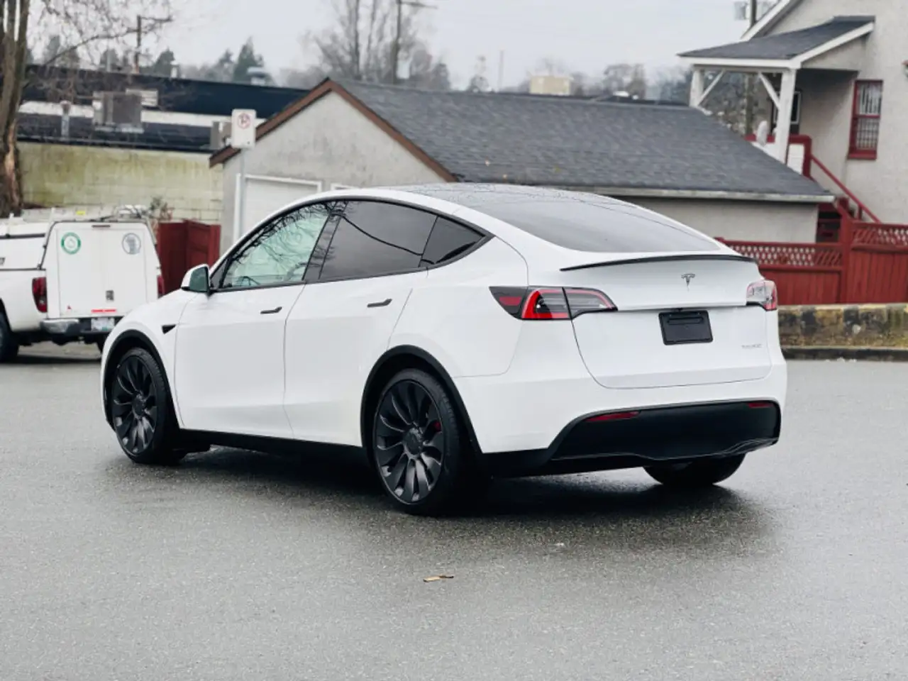 Tesla Model Y photo Tesla Model Y