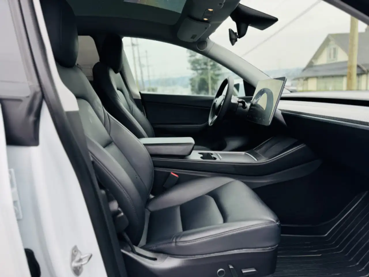 Tesla Model Y photo Tesla Model Y