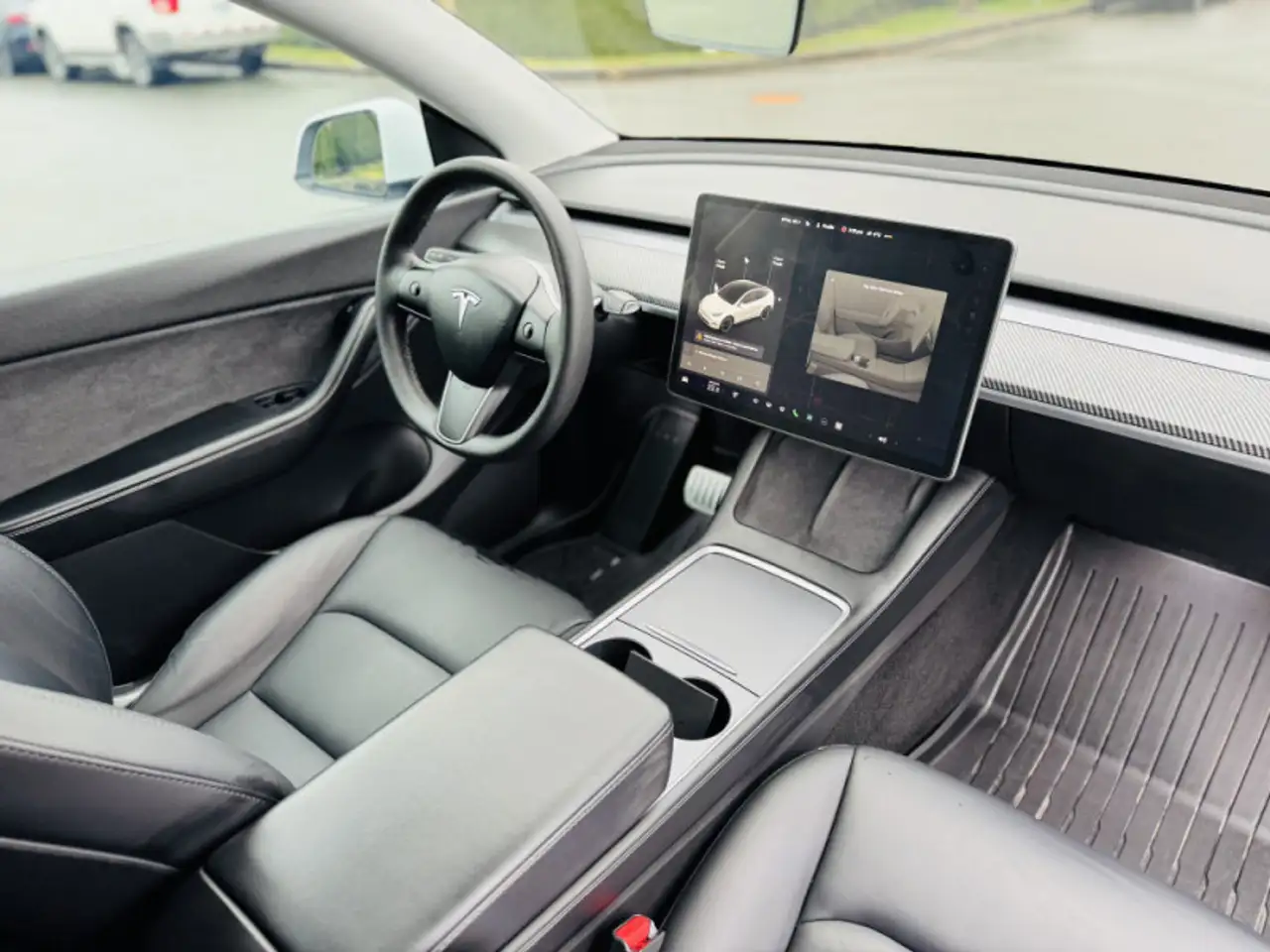 Tesla Model Y photo Tesla Model Y