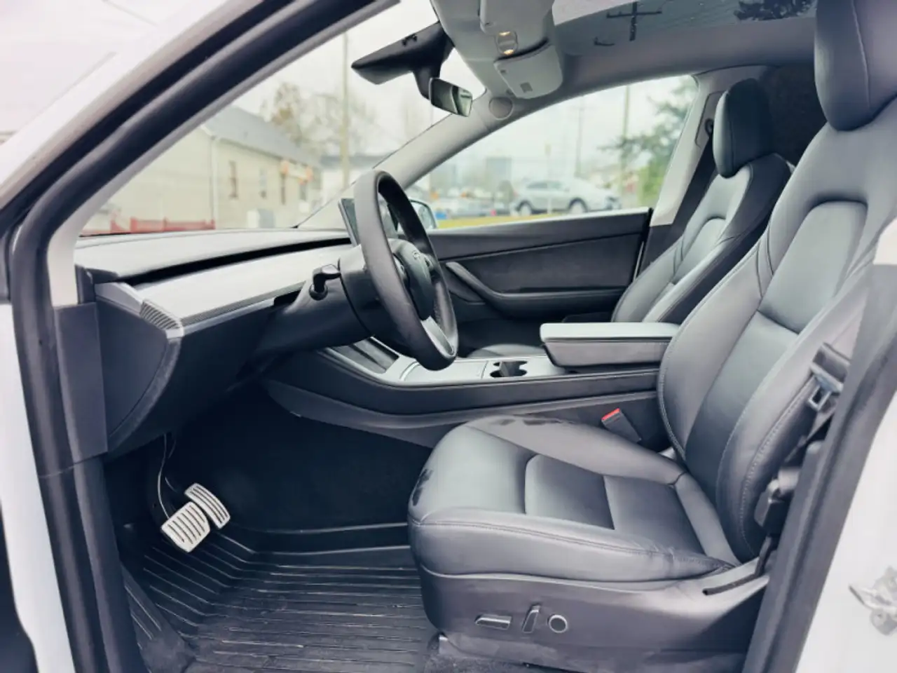Tesla Model Y photo Tesla Model Y
