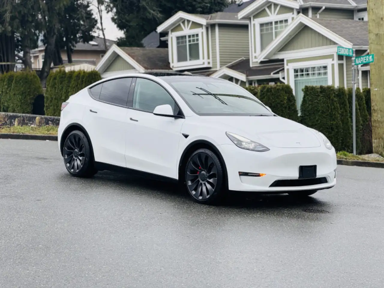 Tesla Model Y photo Tesla Model Y