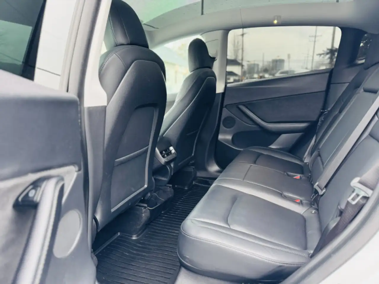 Tesla Model Y photo Tesla Model Y