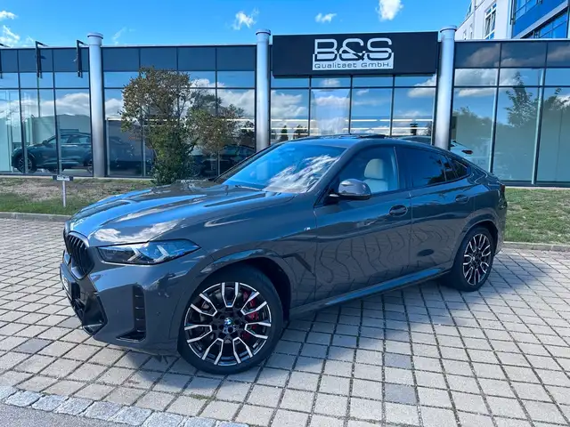 BMW X6 view 4