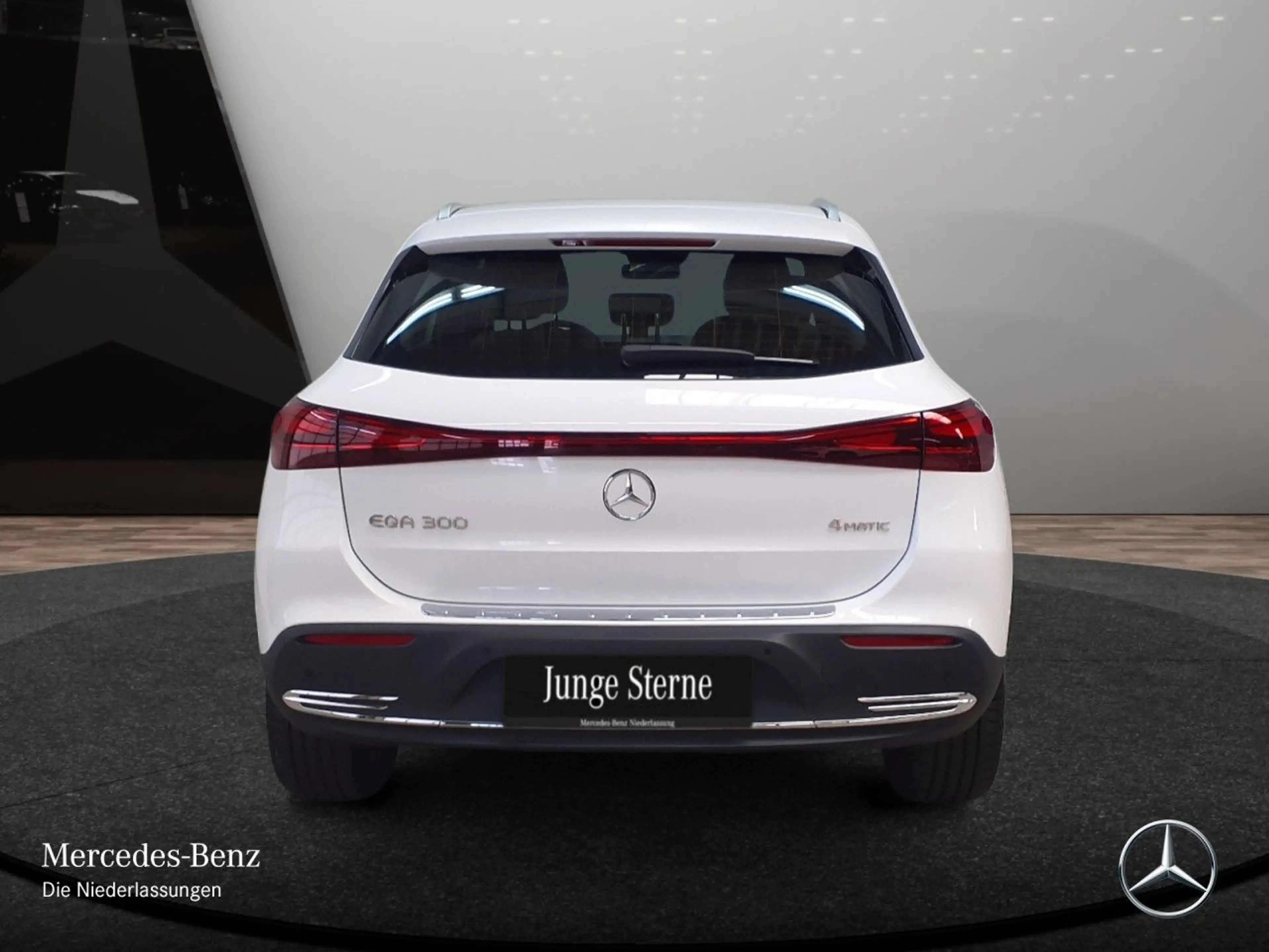 Mercedes-Benz EQA 300 4M PROG+ADVANCED+AHK+KAMERA+SPUR — photo 9