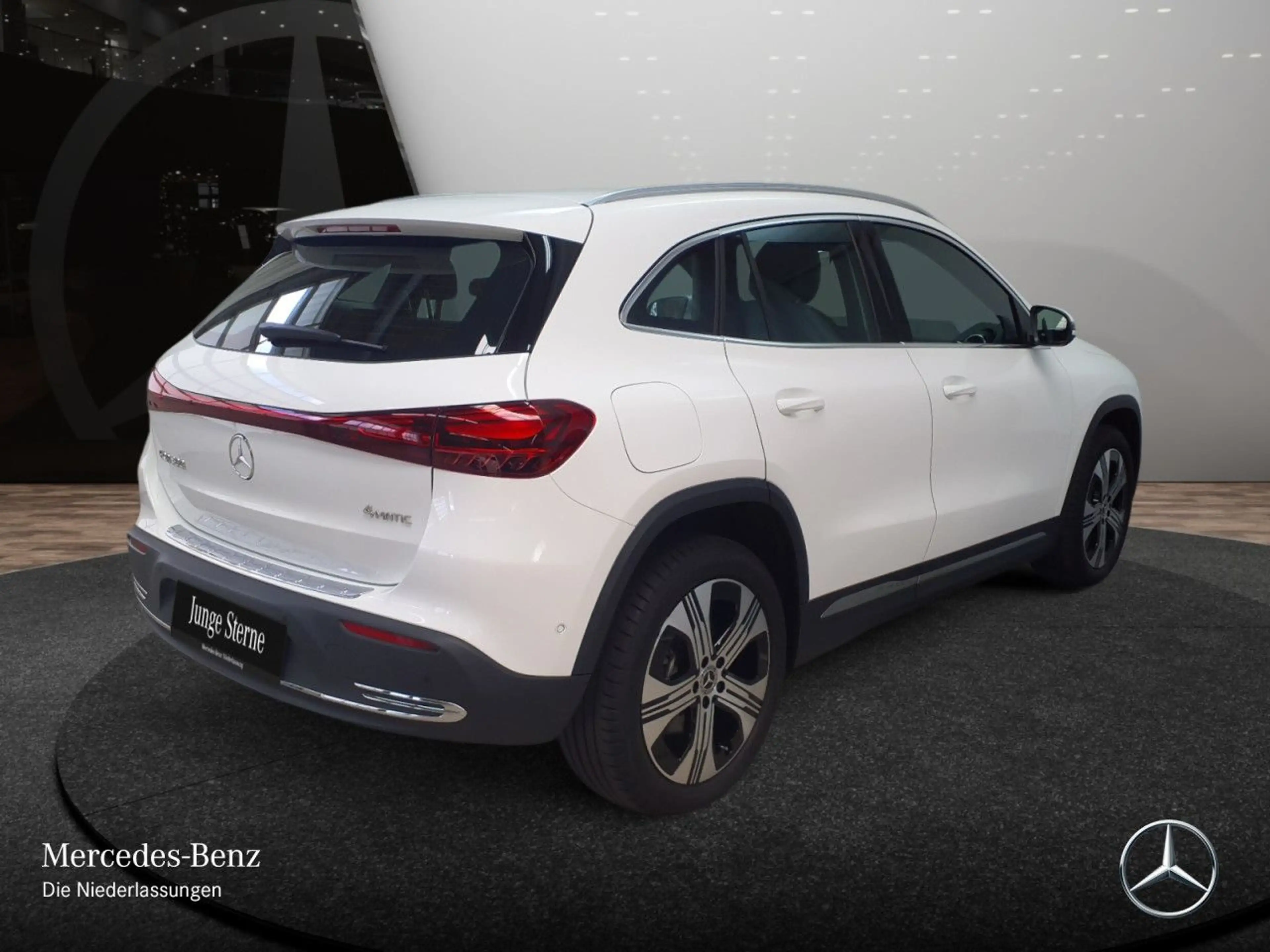 Mercedes-Benz EQA 300 4M PROG+ADVANCED+AHK+KAMERA+SPUR — photo 8