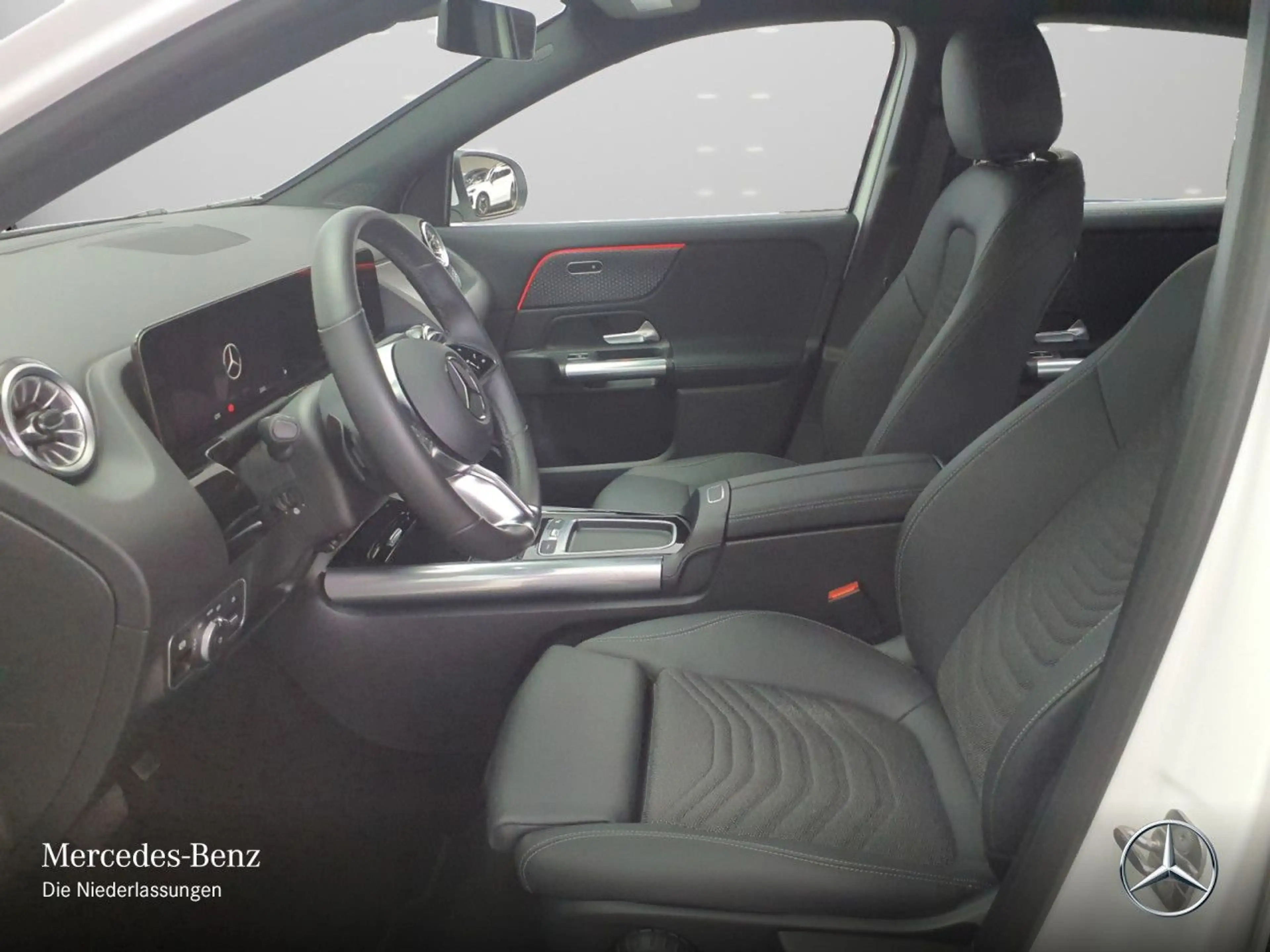 Mercedes-Benz EQA 300 4M PROG+ADVANCED+AHK+KAMERA+SPUR — photo 11