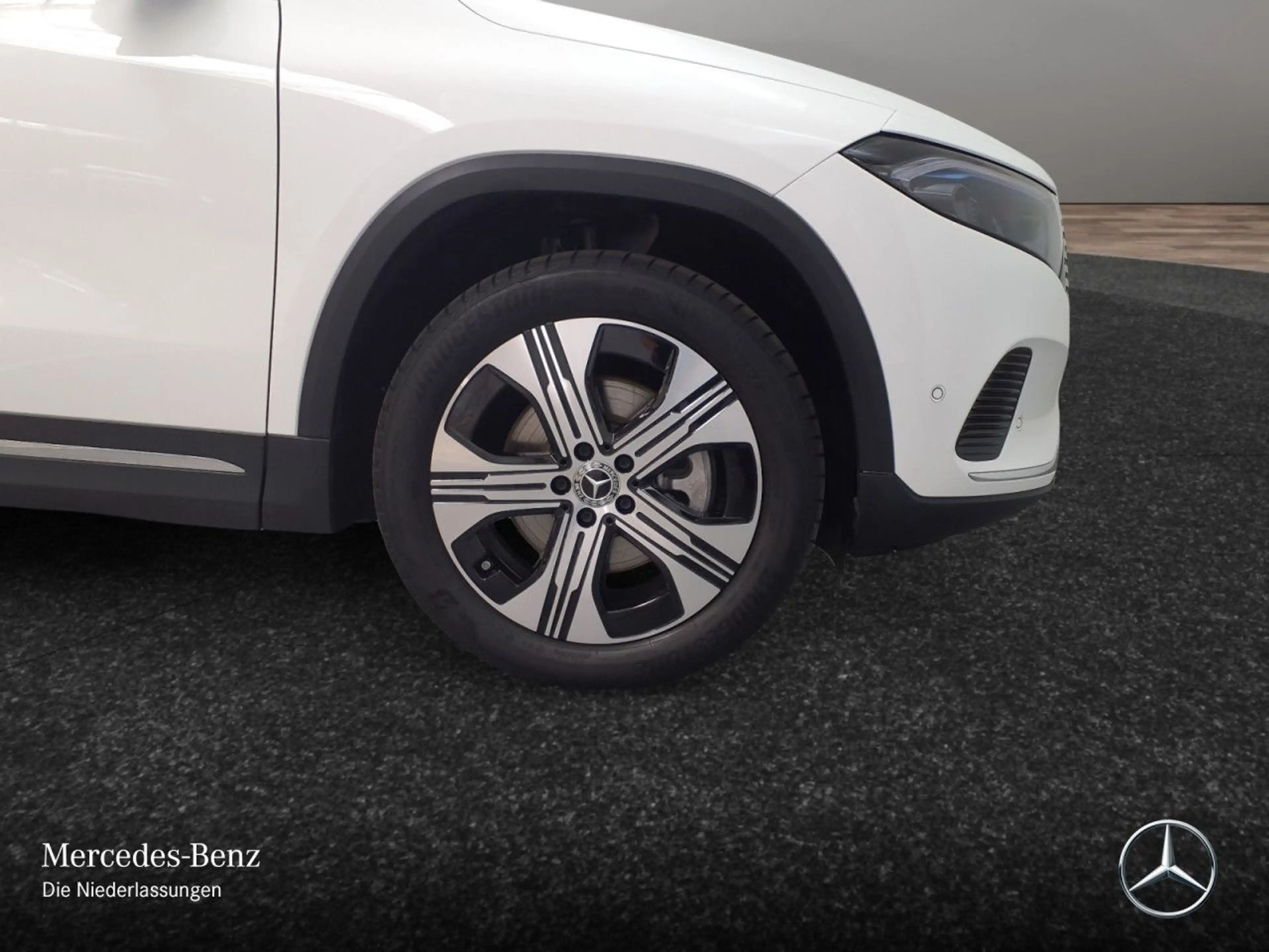Mercedes-Benz EQA 300 4M PROG+ADVANCED+AHK+KAMERA+SPUR — photo 6