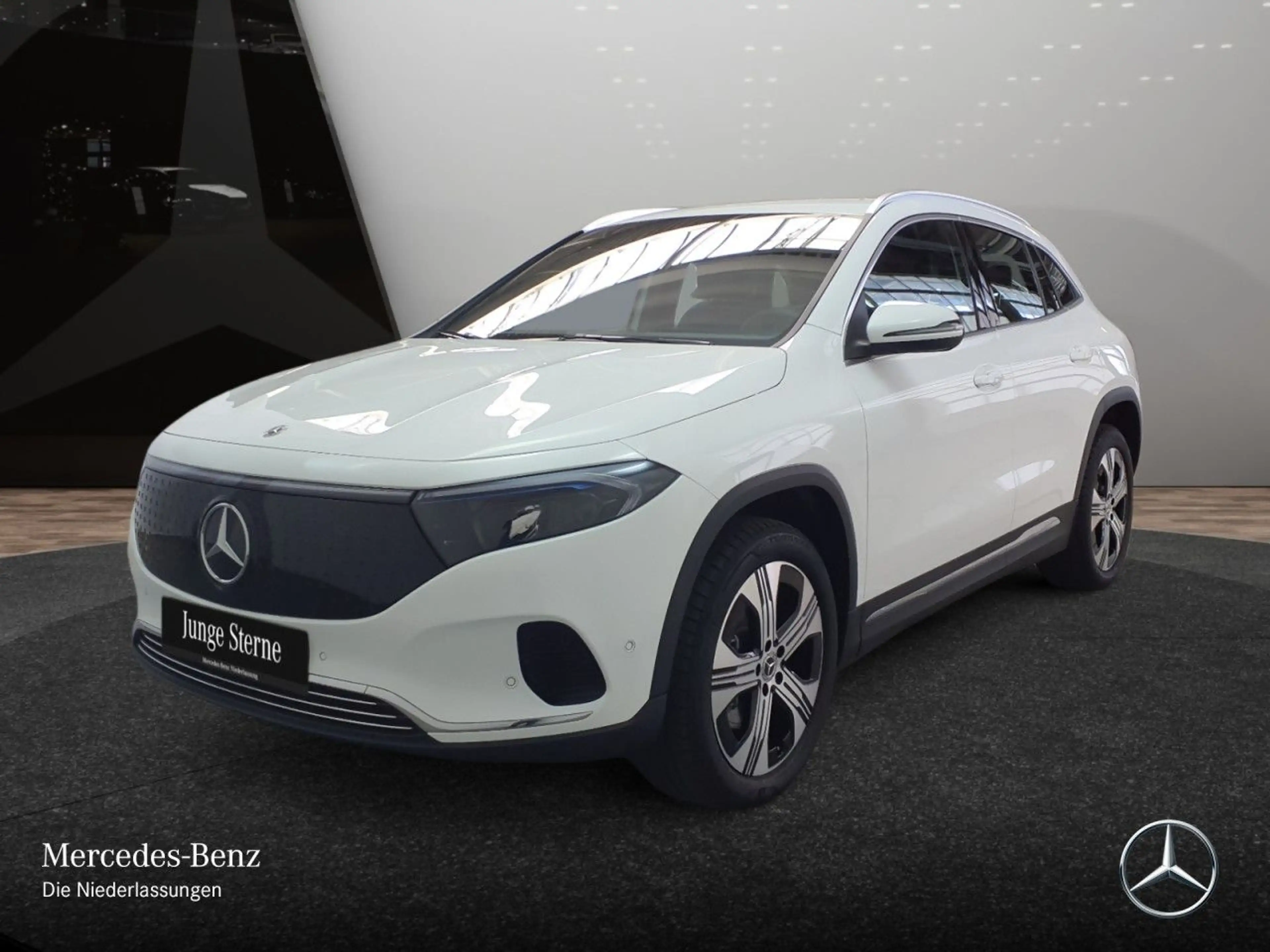 Mercedes-Benz EQA 300 4M PROG+ADVANCED+AHK+KAMERA+SPUR — photo 2