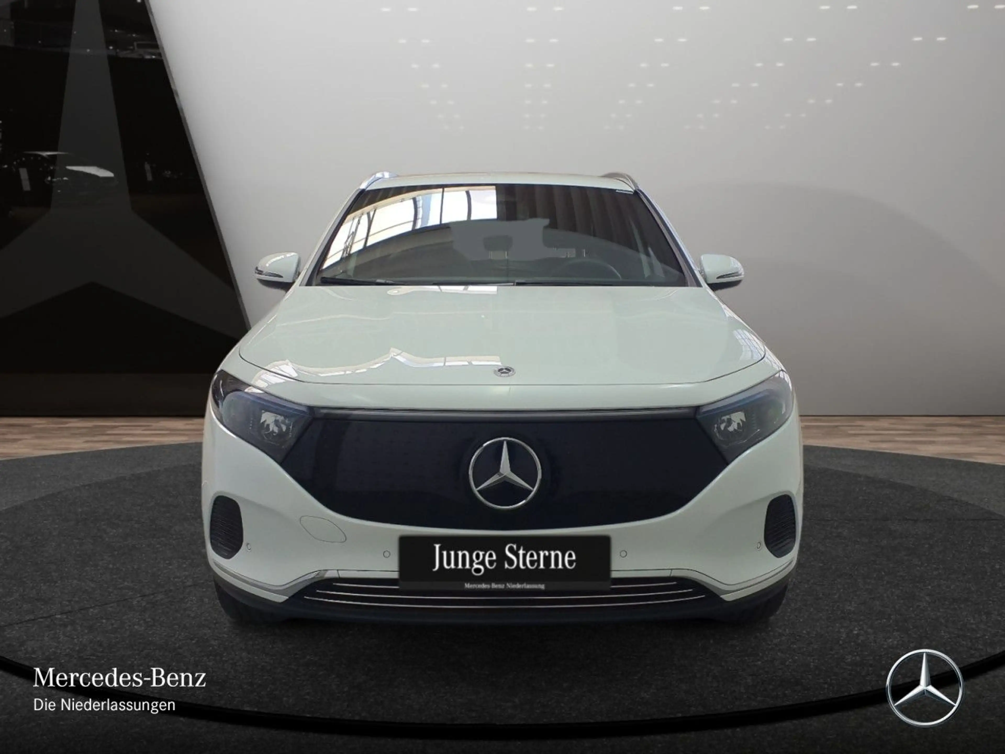 Mercedes-Benz EQA 300 4M PROG+ADVANCED+AHK+KAMERA+SPUR — photo 3