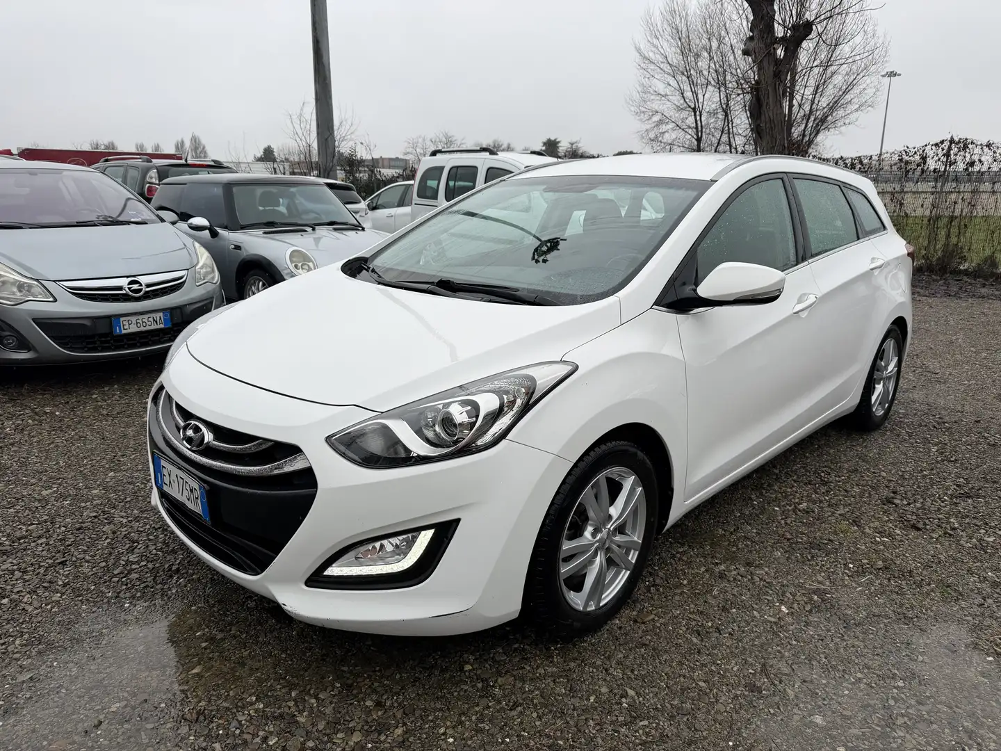 Hyundai i30 Wagon 1.6 crdi Comfort Plus - 1