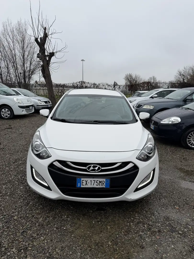 Hyundai i30 Wagon 1.6 crdi Comfort Plus - 2