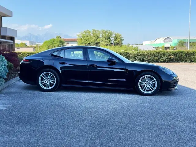 Porsche Panamera view 16