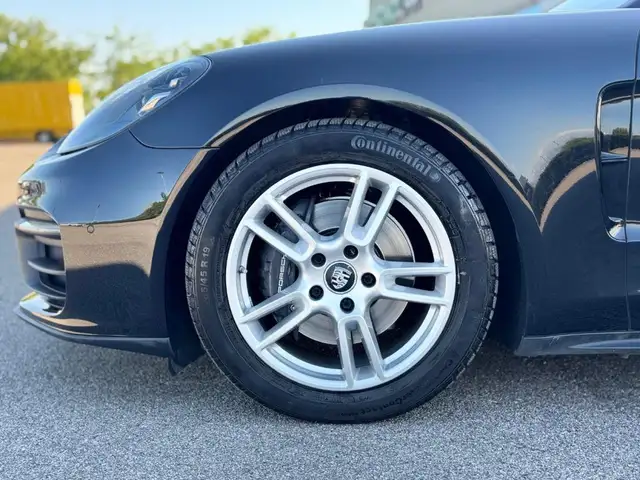 Porsche Panamera view 19