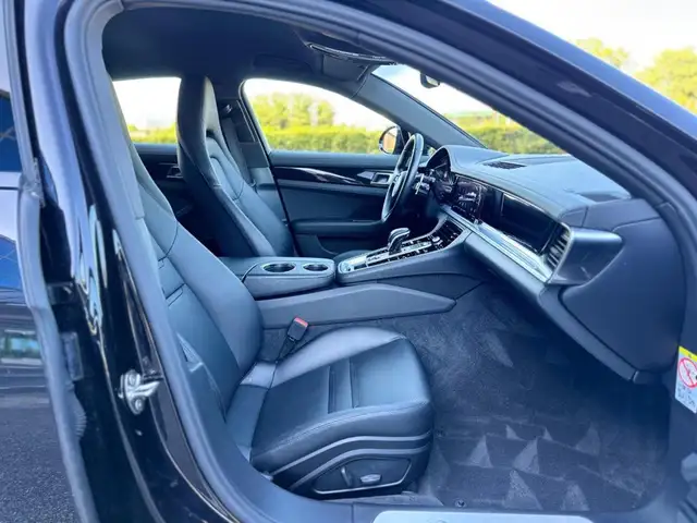 Porsche Panamera view 12
