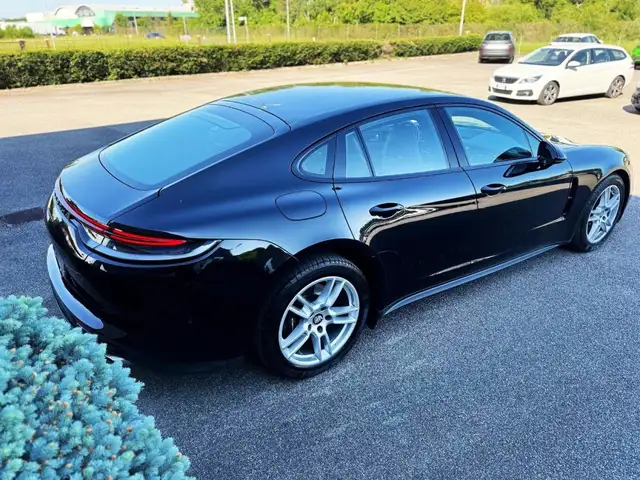 Porsche Panamera view 5