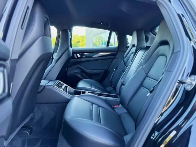 Porsche Panamera view 9