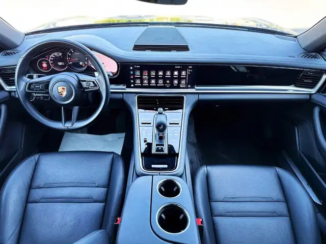 Porsche Panamera view 10