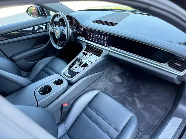 Porsche Panamera view 13
