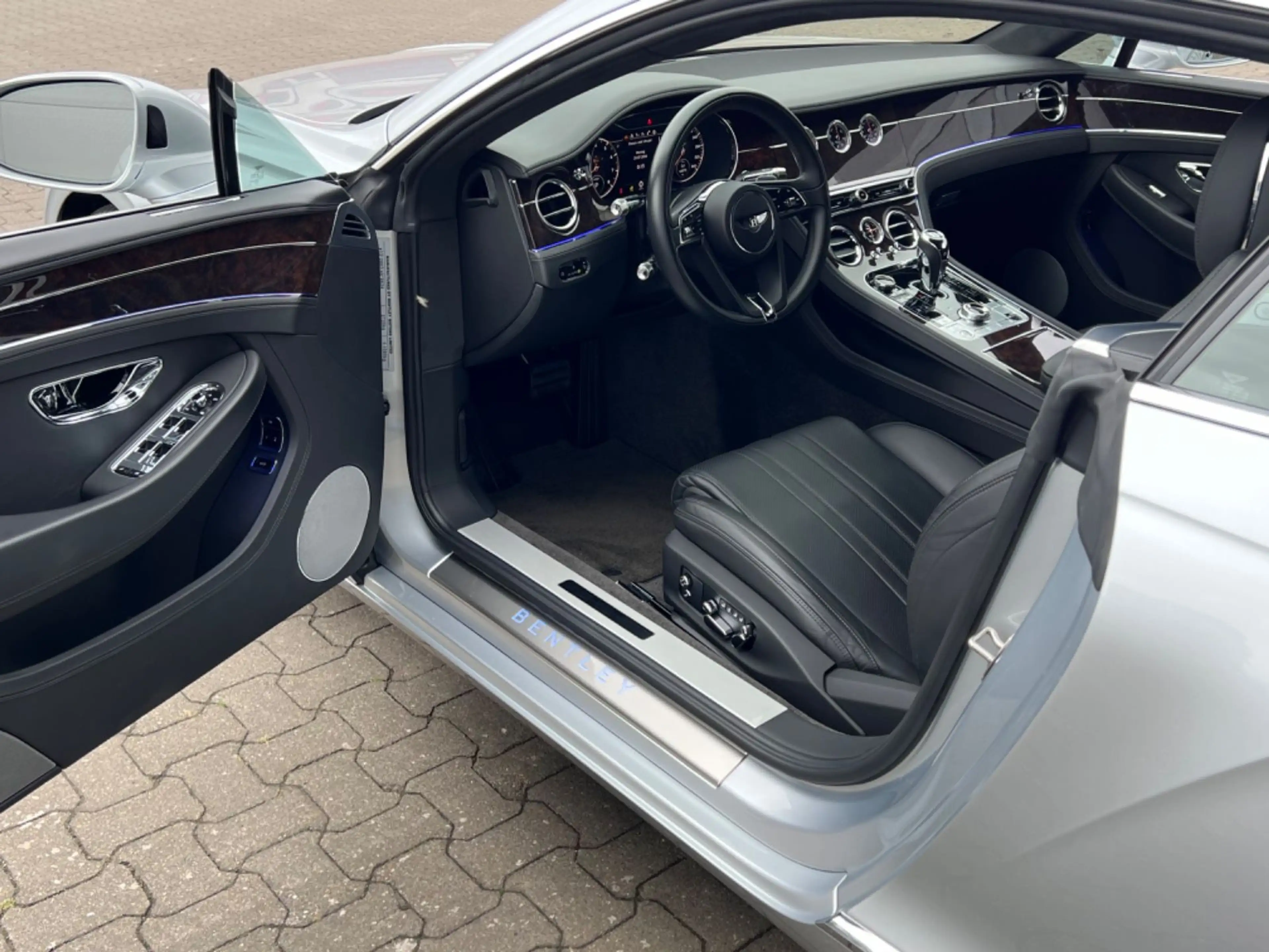 Bentley Continental GT CONTINENTAL GT 6.0 W12 COUPE, ROTATING, SITZLÜFT — photo 4