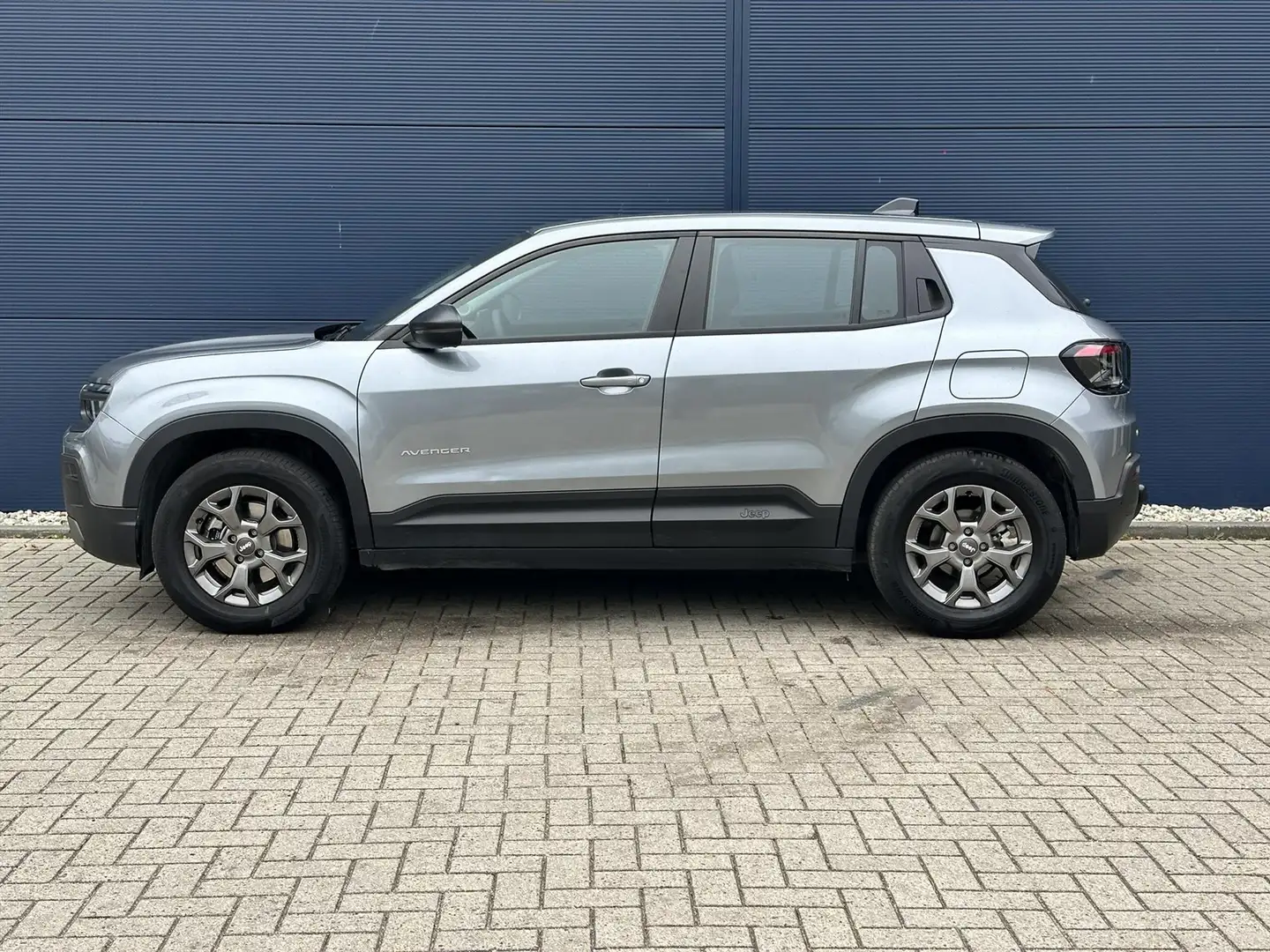 Jeep Avenger 1.2T e-Hybrid 100pk Aut Longitude Trekhaak 1100KG Gris - 2