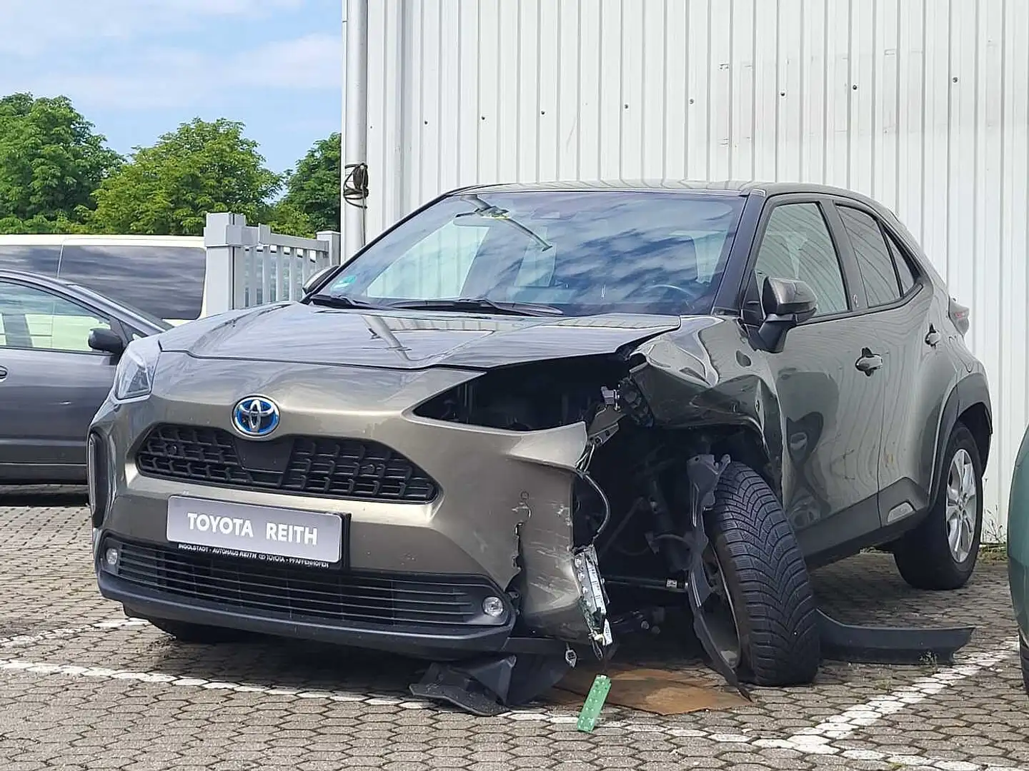 Toyota Yaris Cross Hybrid 1.5 VVT-i Team Deutschland UNFALL - Airbags Brun - 1