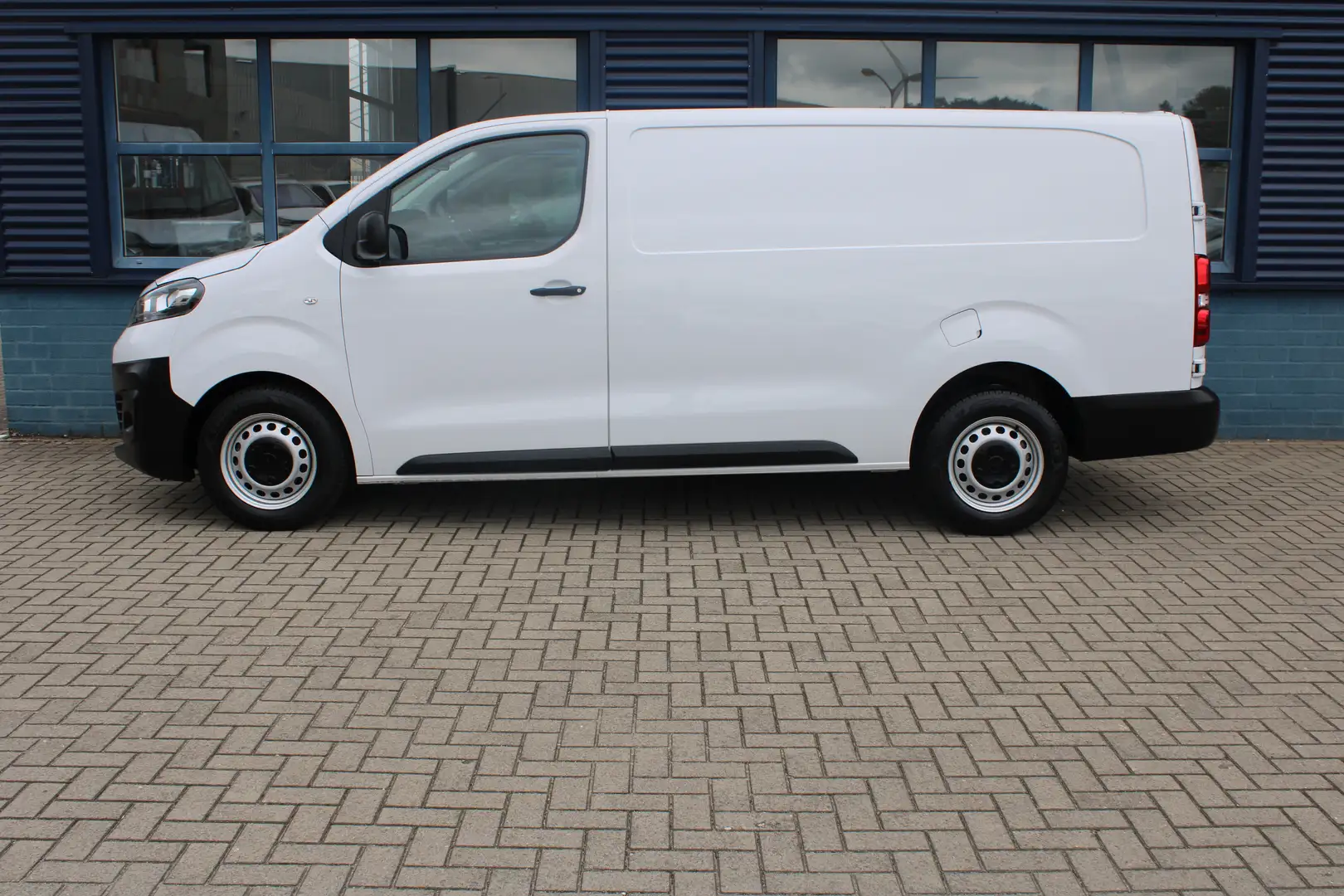 Opel Vivaro 2.0 Diesel 145 L3 | NAVIGATIE | ALL SEASON BANDEN Wit - 2