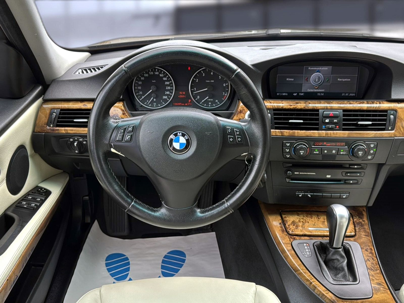 BMW 330 3 Touring 330 i+XENON+NAVI+LEDER+PDC+AHK+ALU — photo 13