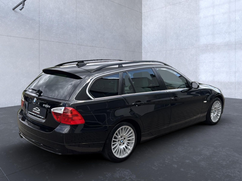 BMW 330 3 Touring 330 i+XENON+NAVI+LEDER+PDC+AHK+ALU — photo 4