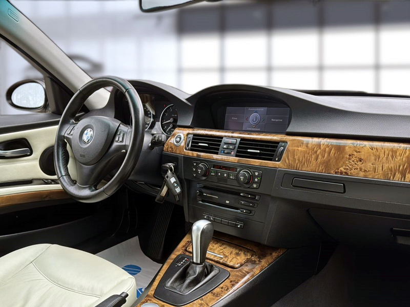 BMW 330 3 Touring 330 i+XENON+NAVI+LEDER+PDC+AHK+ALU — photo 16