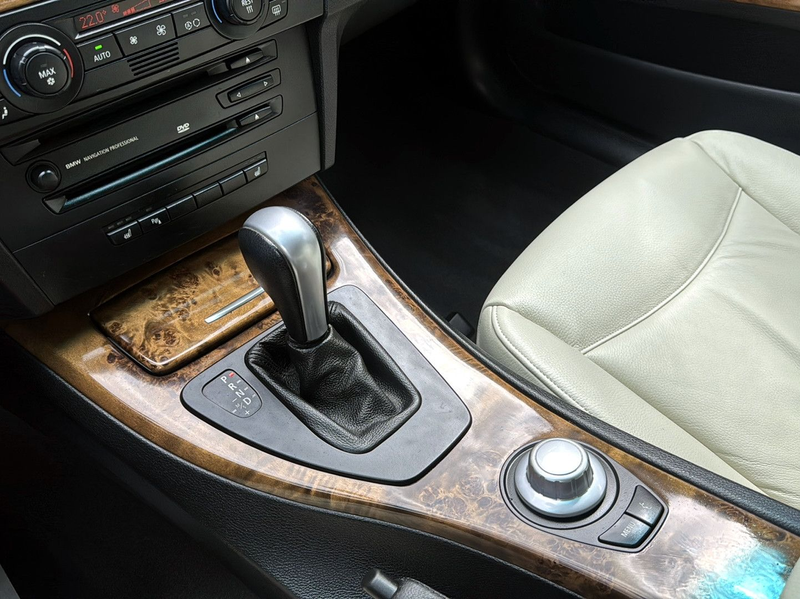 BMW 330 3 Touring 330 i+XENON+NAVI+LEDER+PDC+AHK+ALU — photo 24