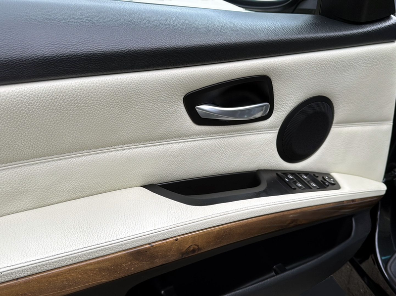 BMW 330 3 Touring 330 i+XENON+NAVI+LEDER+PDC+AHK+ALU — photo 10