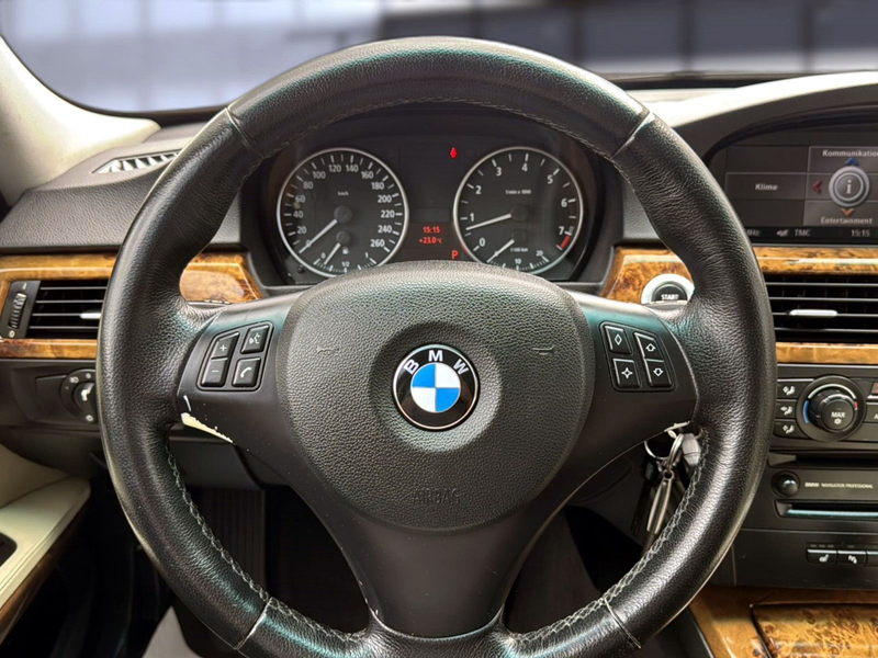 BMW 330 3 Touring 330 i+XENON+NAVI+LEDER+PDC+AHK+ALU — photo 19