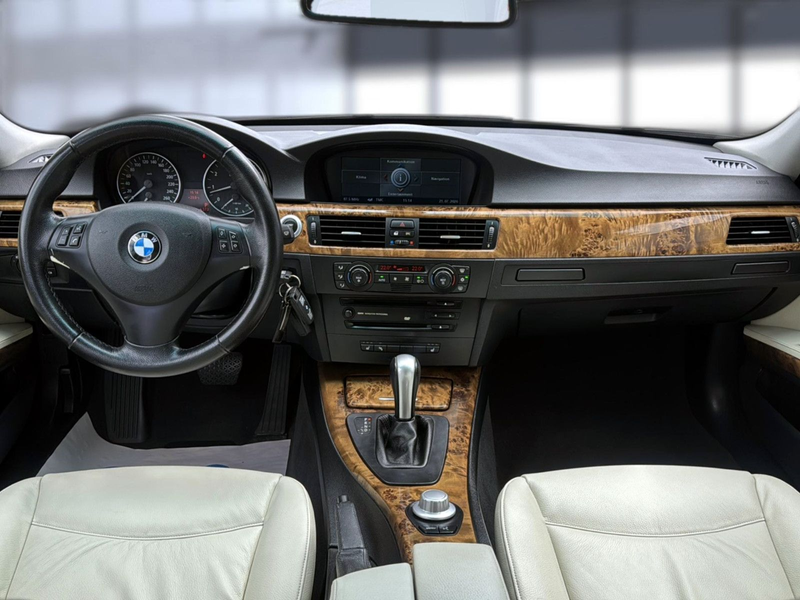 BMW 330 3 Touring 330 i+XENON+NAVI+LEDER+PDC+AHK+ALU — photo 12