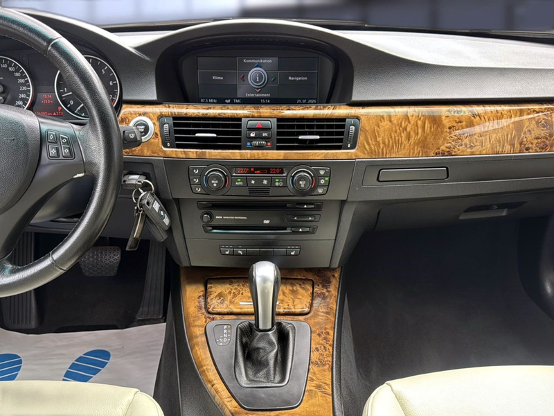 BMW 330 3 Touring 330 i+XENON+NAVI+LEDER+PDC+AHK+ALU — photo 14