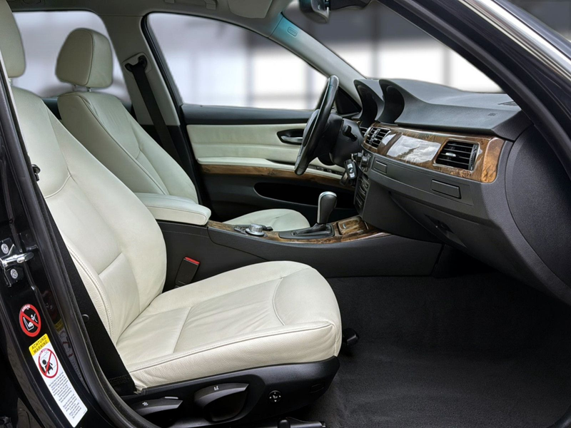 BMW 330 3 Touring 330 i+XENON+NAVI+LEDER+PDC+AHK+ALU — photo 17