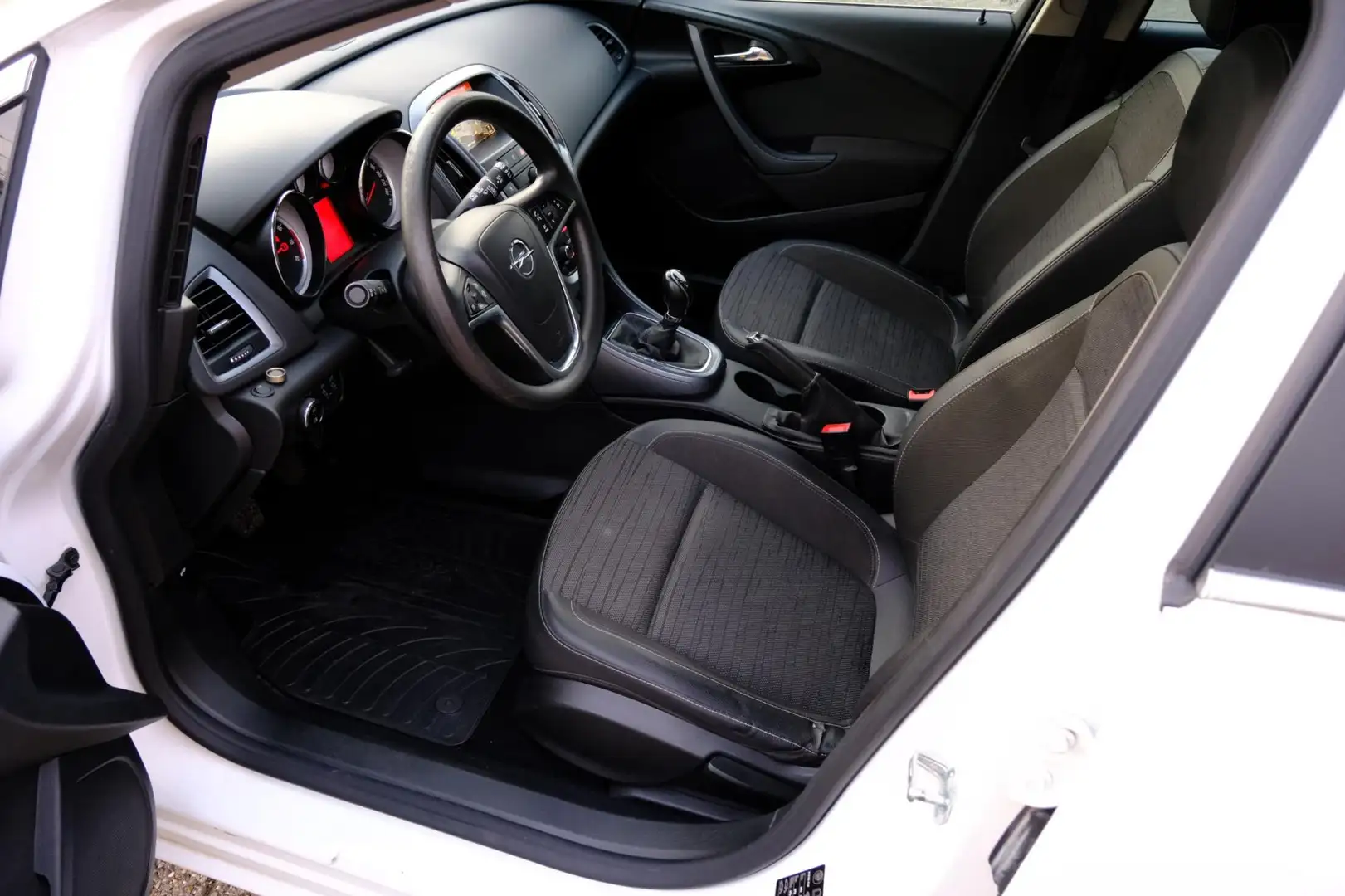 Opel Astra Sports Tourer 1.4 Business + Navi|Airco|Cruise|LMV Biały - 2