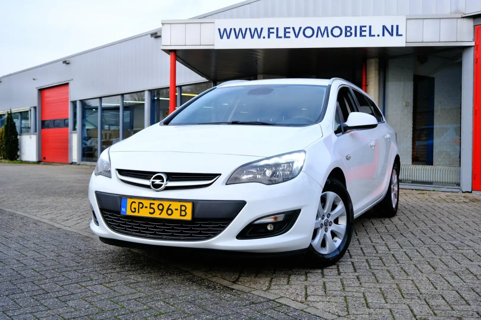 Opel Astra Sports Tourer 1.4 Business + Navi|Airco|Cruise|LMV Biały - 1
