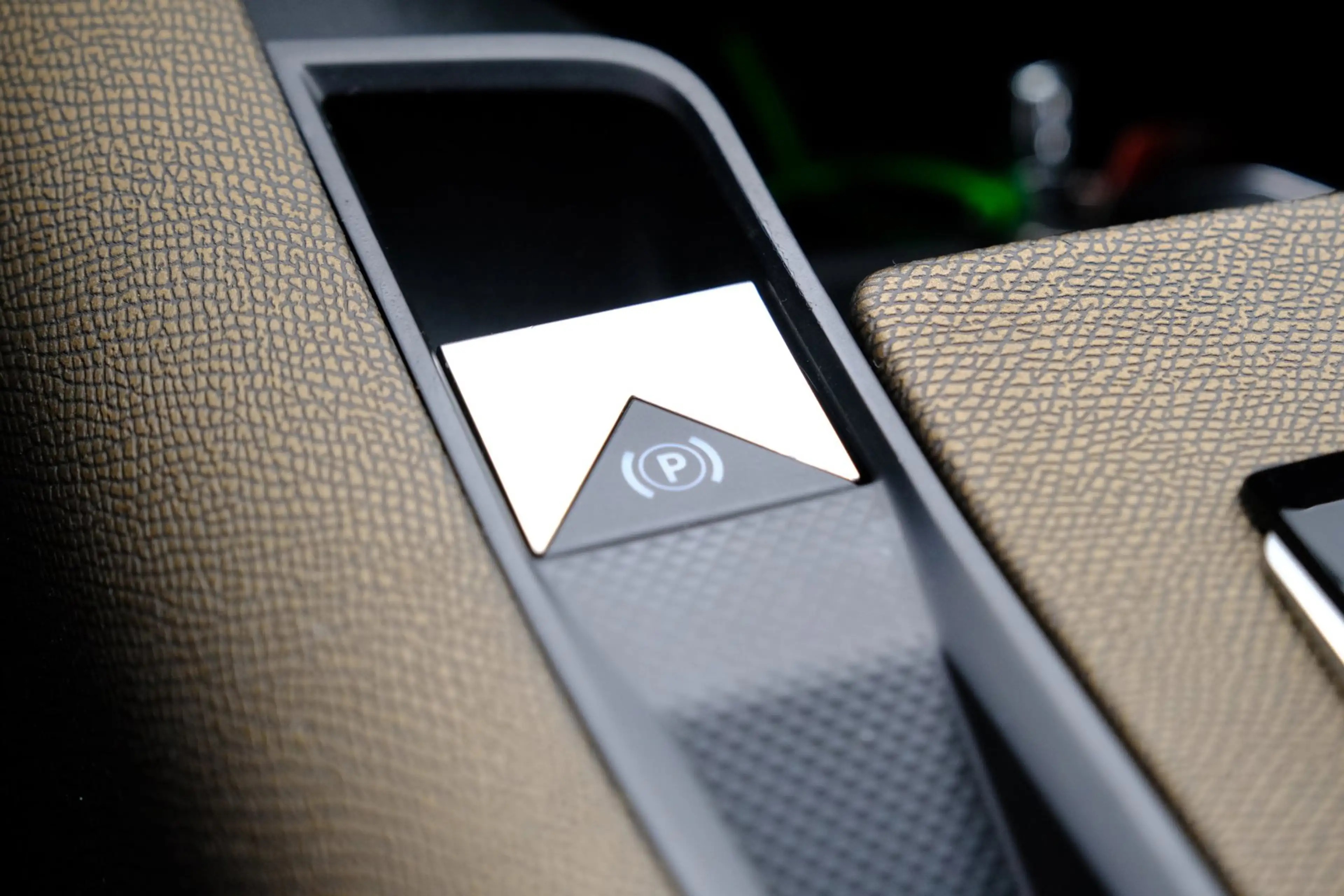 DS Automobiles DS 7 Crossback 1.6 PureTech Be Chic — photo 22