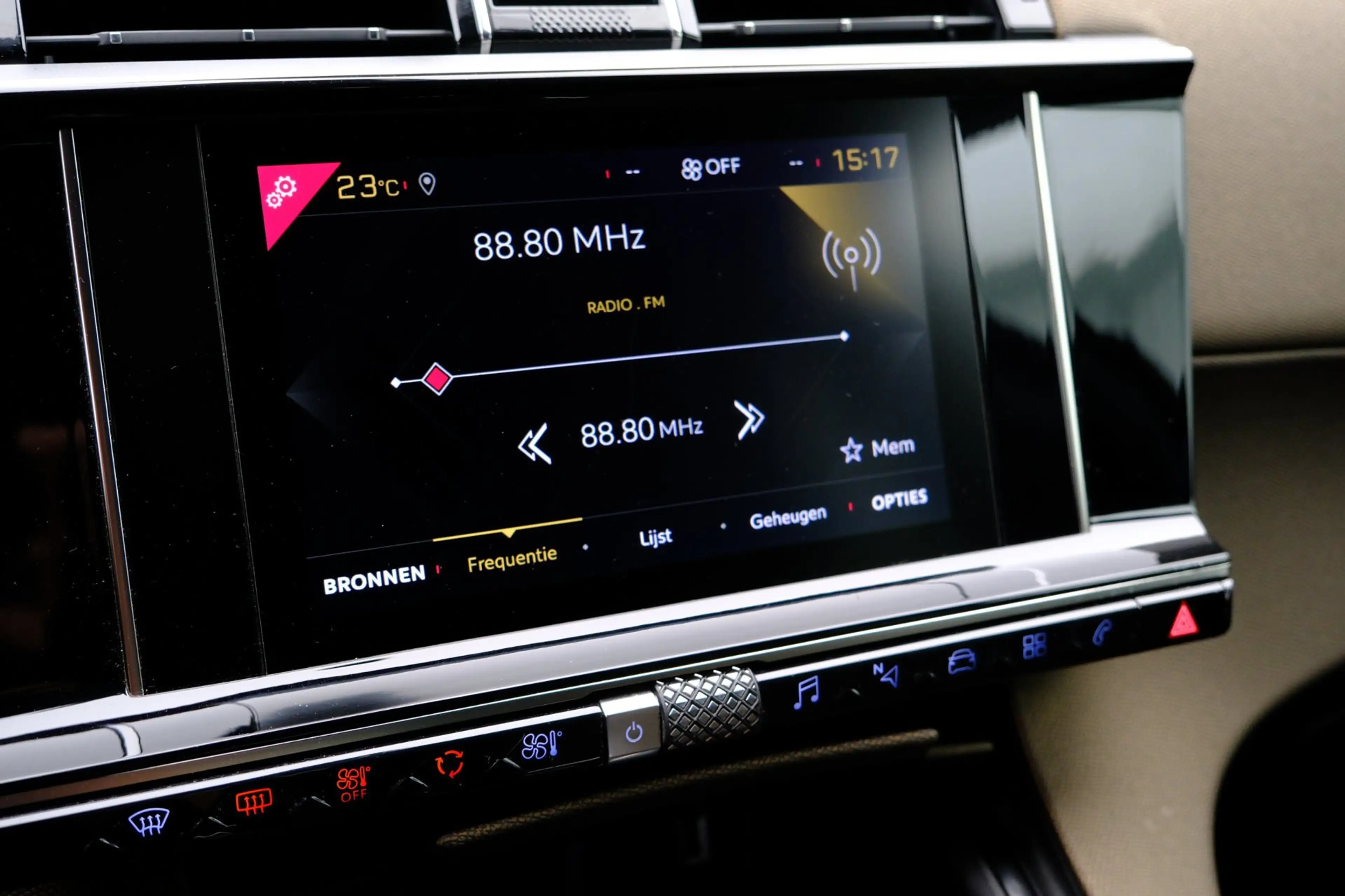 DS Automobiles DS 7 Crossback 1.6 PureTech Be Chic — photo 15
