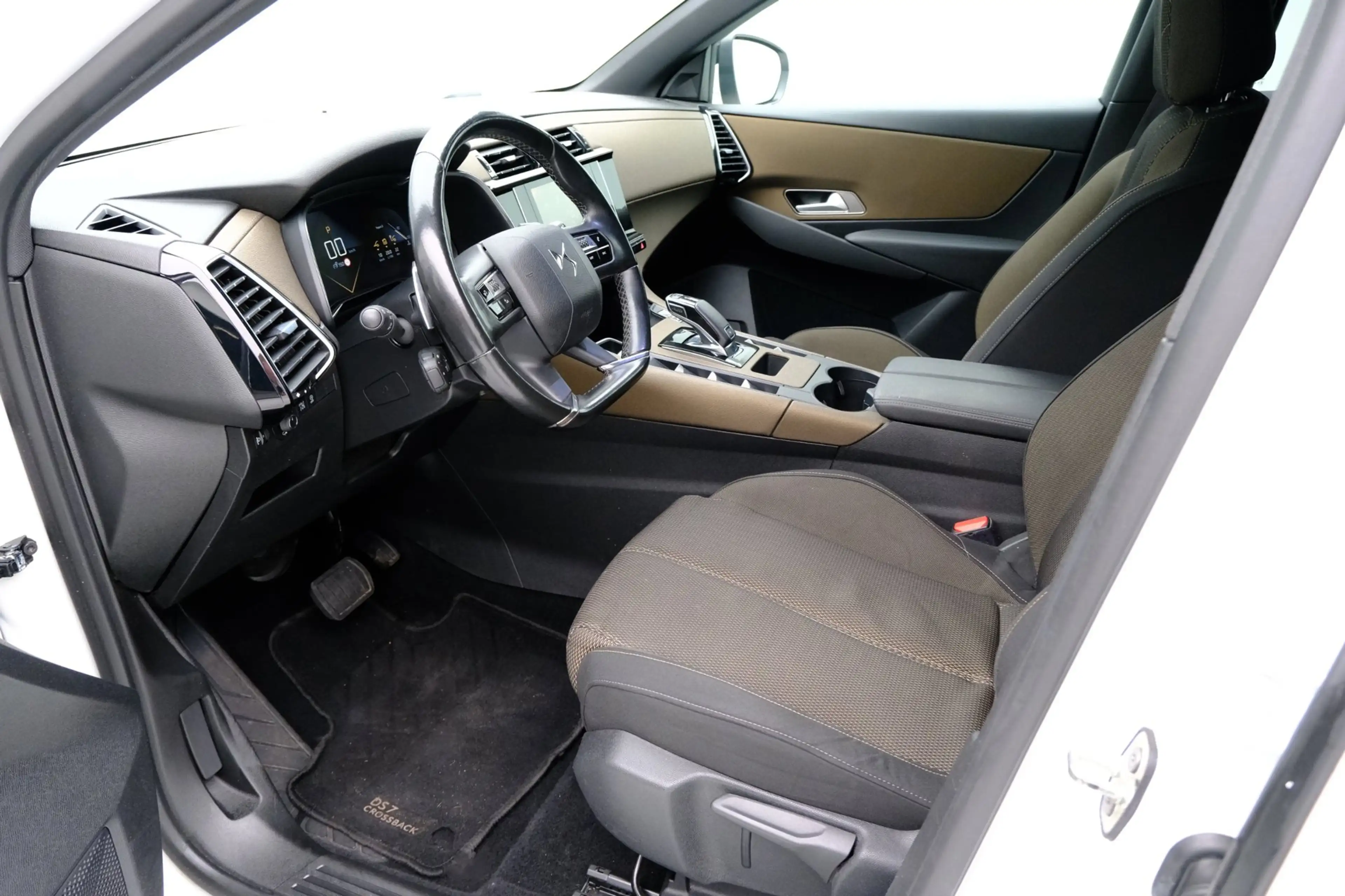 DS Automobiles DS 7 Crossback 1.6 PureTech Be Chic — photo 2