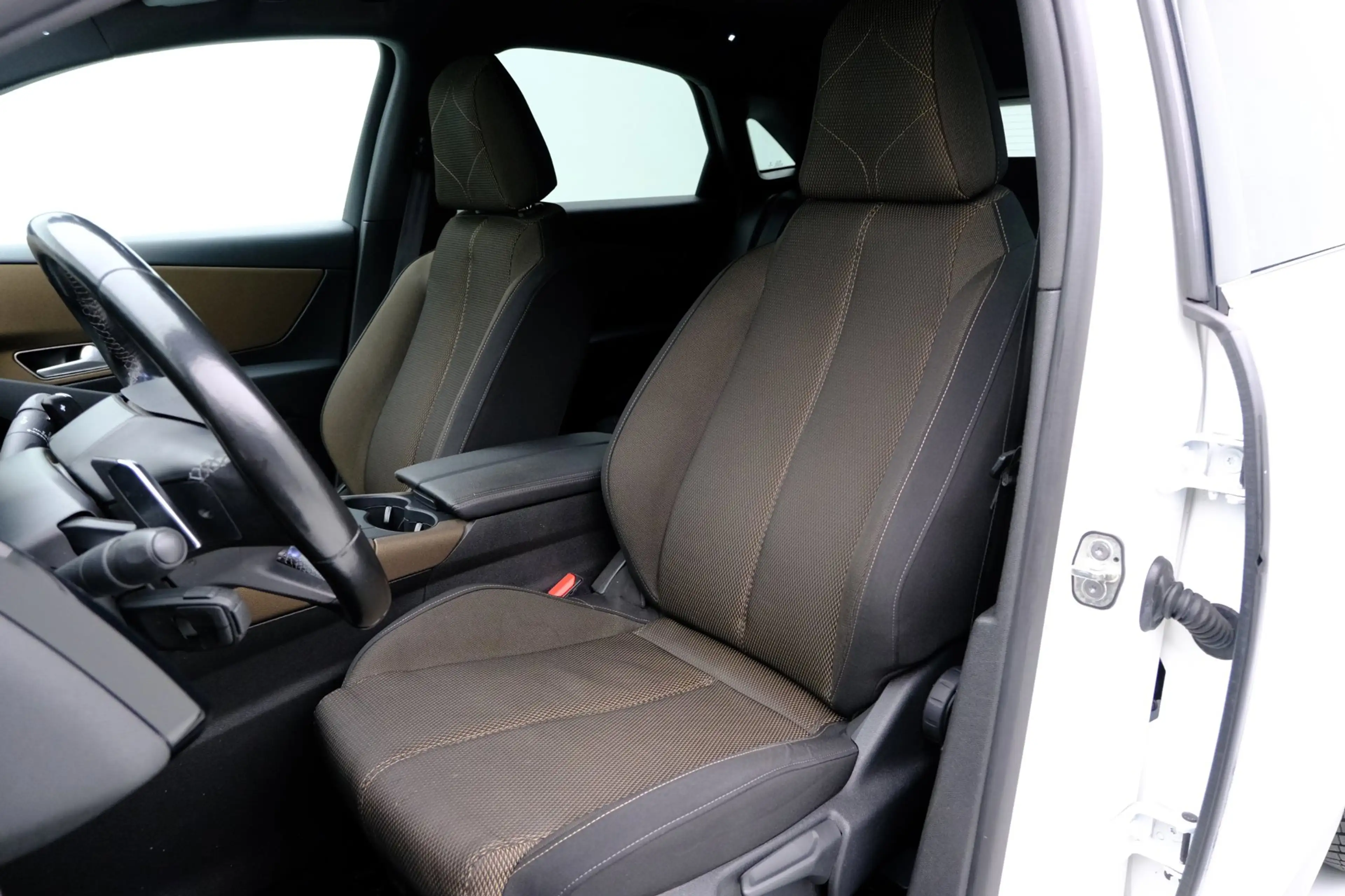 DS Automobiles DS 7 Crossback 1.6 PureTech Be Chic — photo 25