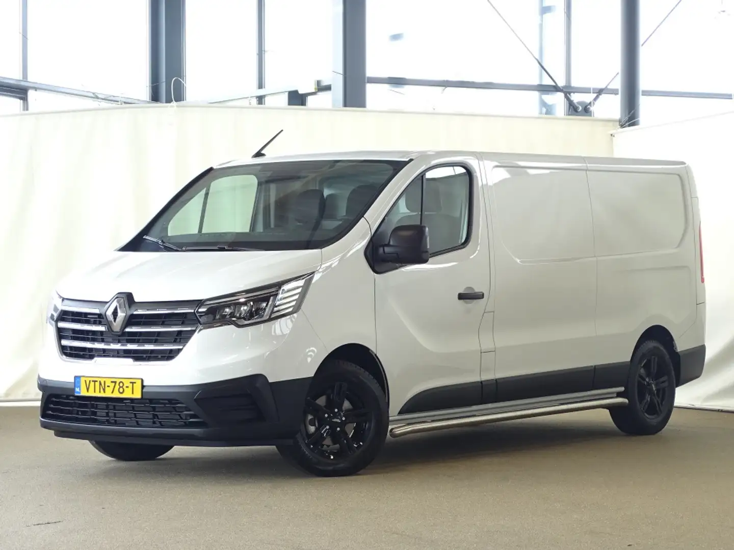 Renault Trafic 2.0 dCi 150PK T30 L2H1 Work-Edition Wit - 2