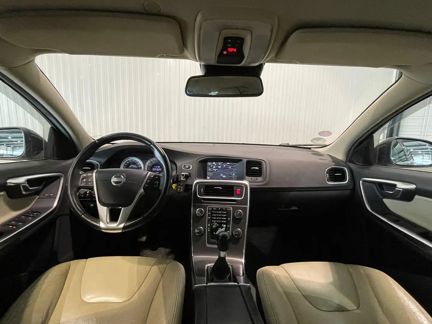 Volvo V60 T3 Momentum Leder Trekhaak CruiseControl 150pk Gris - 2