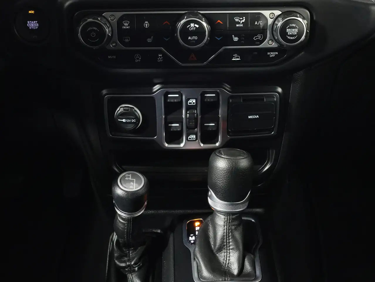 Jeep Wrangler photo Jeep Wrangler