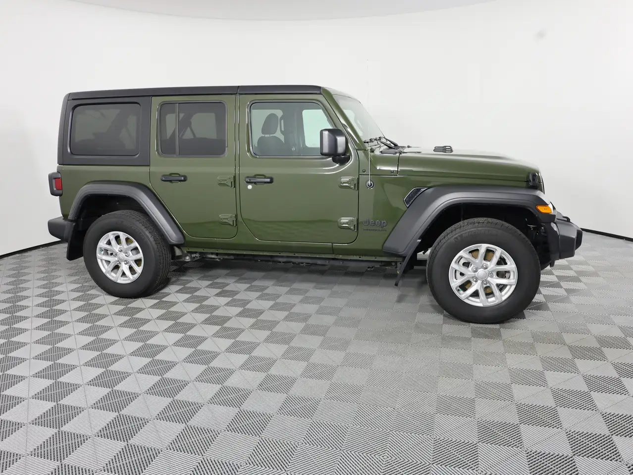 Jeep Wrangler photo Jeep Wrangler